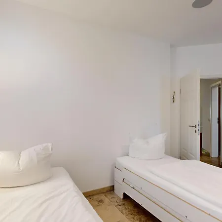 Fewo Direkt Am Strand Mit Balkon Und Meerblick, Villa Seeblick, Binz *