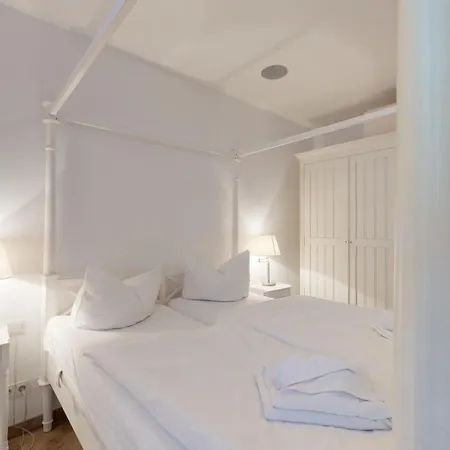 Апартаменты Fewo Direkt Am Strand Mit Balkon Und Meerblick, Villa Seeblick, Binz Остзебад Бинц