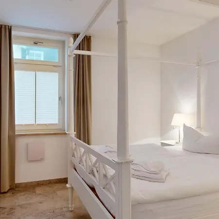 Fewo Direkt Am Strand Mit Balkon Und Meerblick, Villa Seeblick, Binz *