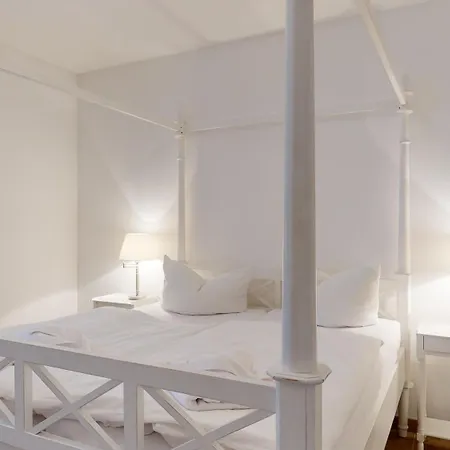 Fewo Direkt Am Strand Mit Balkon Und Meerblick, Villa Seeblick, Binz Апартаменты