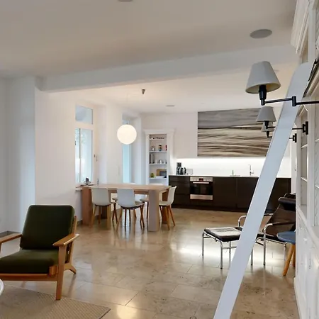 Fewo Direkt Am Strand Mit Balkon Und Meerblick, Villa Seeblick, Binz Апартаменты *