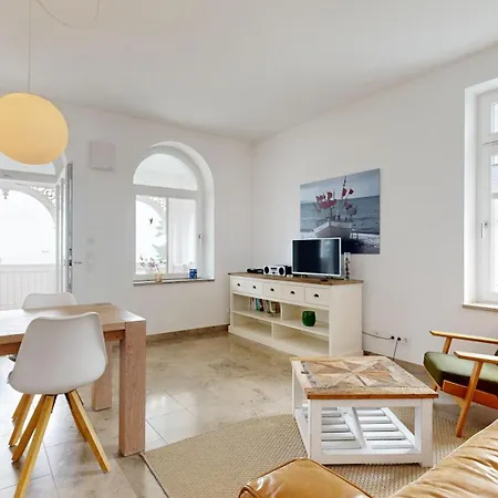 Fewo Direkt Am Strand Mit Balkon Und Meerblick, Villa Seeblick, Binz Апартаменты *
