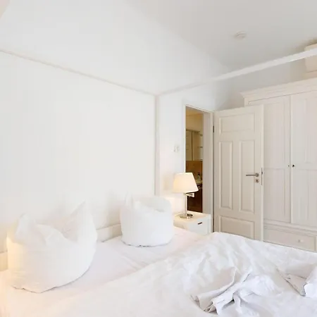 Fewo Direkt Am Strand Mit Balkon Und Meerblick, Villa Seeblick, Binz Апартаменты