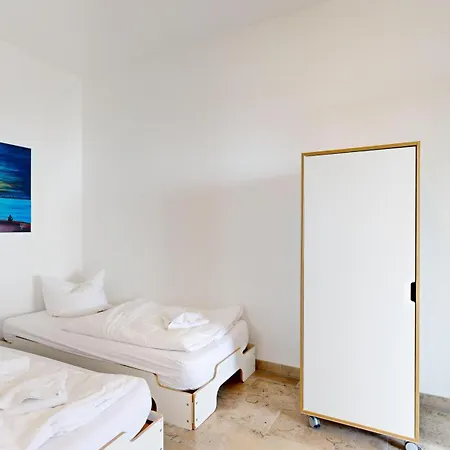 Fewo Direkt Am Strand Mit Balkon Und Meerblick, Villa Seeblick, Binz *