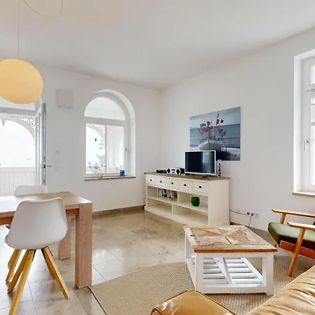Direkt Am Mit Balkon Und Meerblick, Seeblick, Apartment *