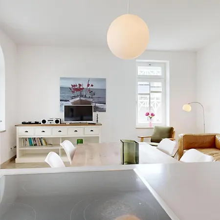 FeWo direkt am Strand mit Balkon und Meerblick, Villa Seeblick, Binz