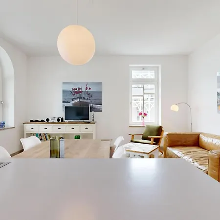 FeWo direkt am Strand mit Balkon und Meerblick, Villa Seeblick, Binz Apartment Binz