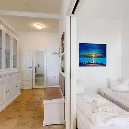 Apartment FeWo direkt am Strand mit Balkon und Meerblick, Villa Seeblick, Binz Binz