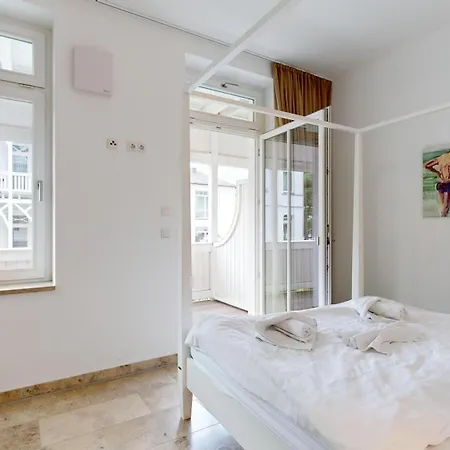 FeWo direkt am Strand mit Balkon und Meerblick, Villa Seeblick, Binz Apartment Binz