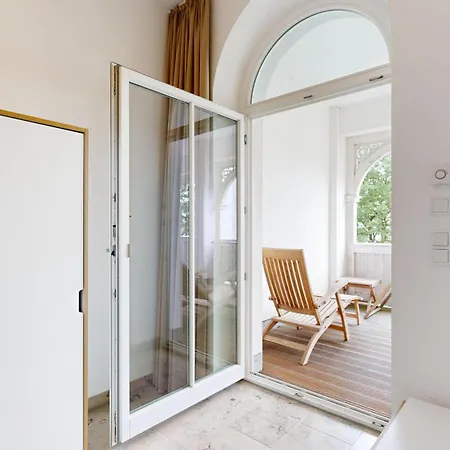 FeWo direkt am Strand mit Balkon und Meerblick, Villa Seeblick, Binz * Binz