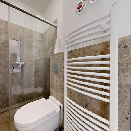 FeWo direkt am Strand mit Balkon und Meerblick, Villa Seeblick, Binz Apartment