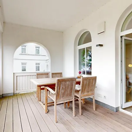 FeWo direkt am Strand mit Balkon und Meerblick, Villa Seeblick, Binz * Binz