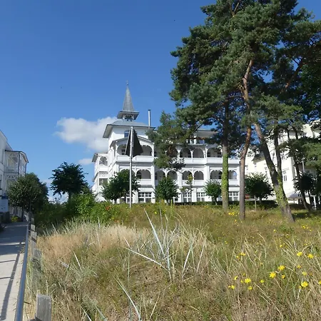 Apartment FeWo direkt am Strand mit Balkon und Meerblick, Villa Seeblick, Binz