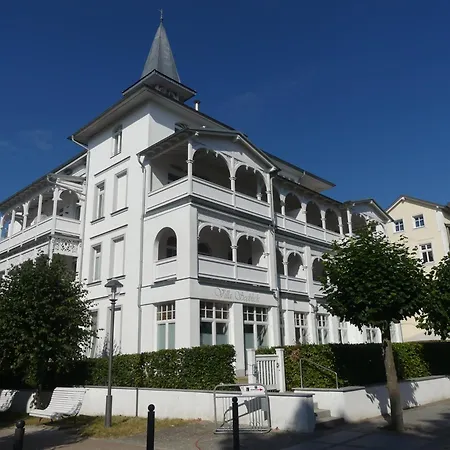 FeWo direkt am Strand mit Balkon und Meerblick, Villa Seeblick, Binz Binz